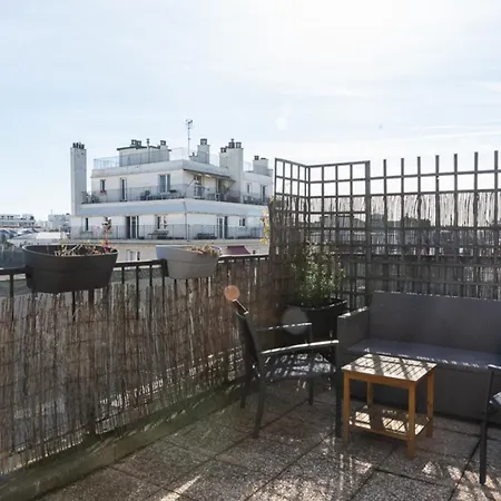 Bright With Terrace Apartment